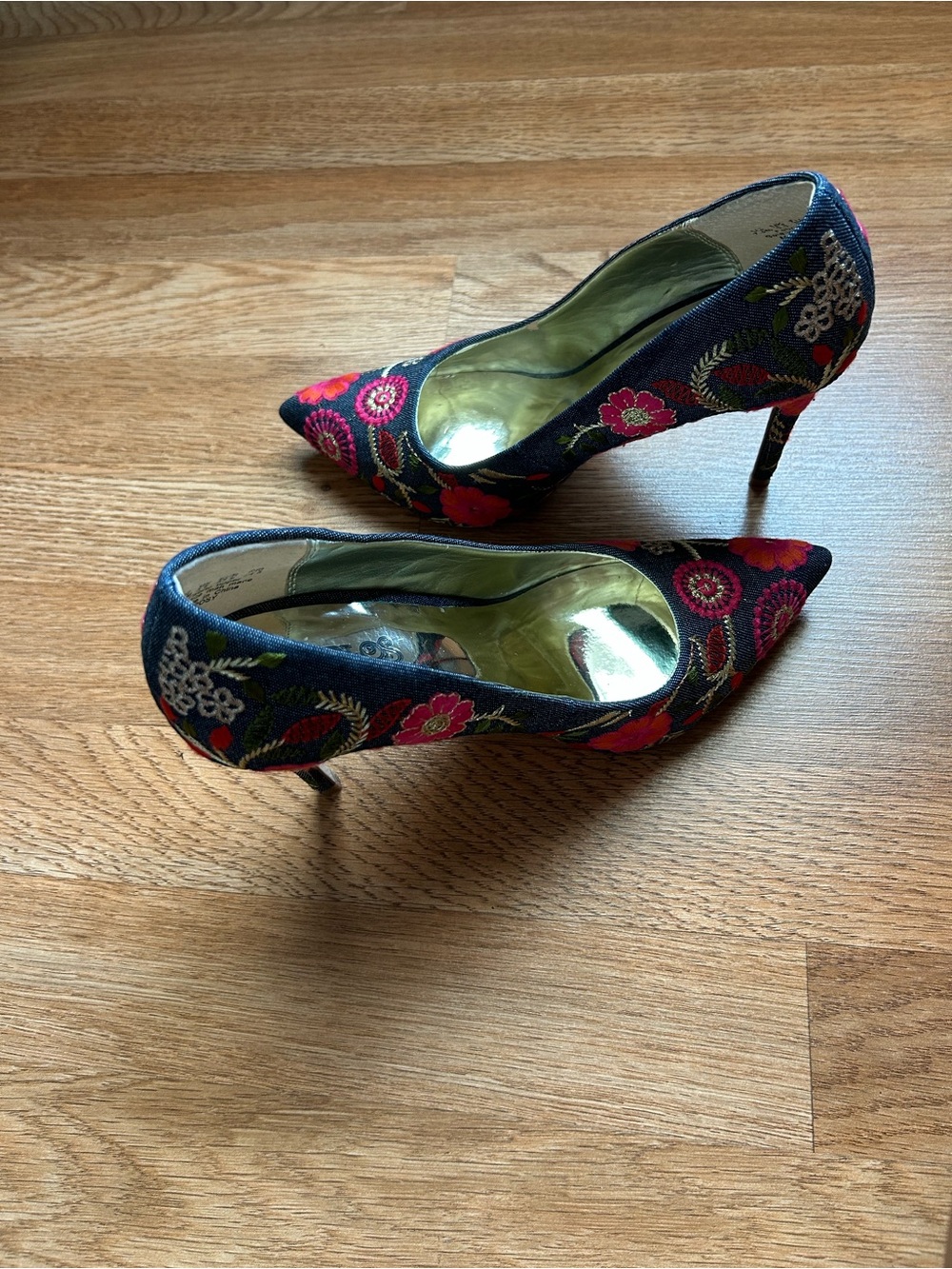 Carlos Santana Heels Pointed Toe Navy Floral W7.5 - Picture 3 of 6